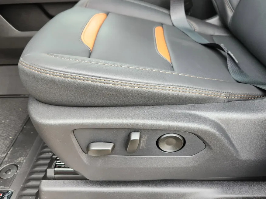 2026 GMC Sierra 2500HD AT4 | Photo 9 of 27