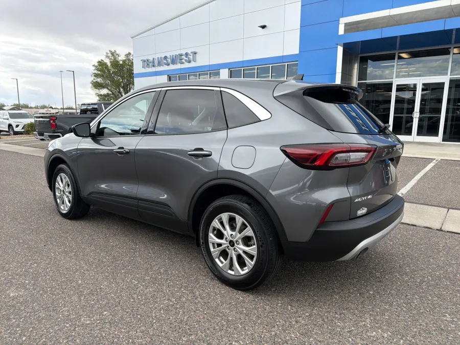 2024 Ford Escape Active | Photo 2 of 20