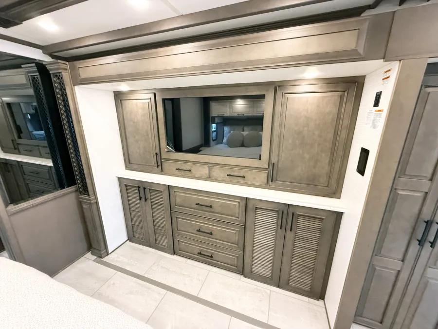 2026 Newmar Summit Aire 4505 | Photo 15 of 32