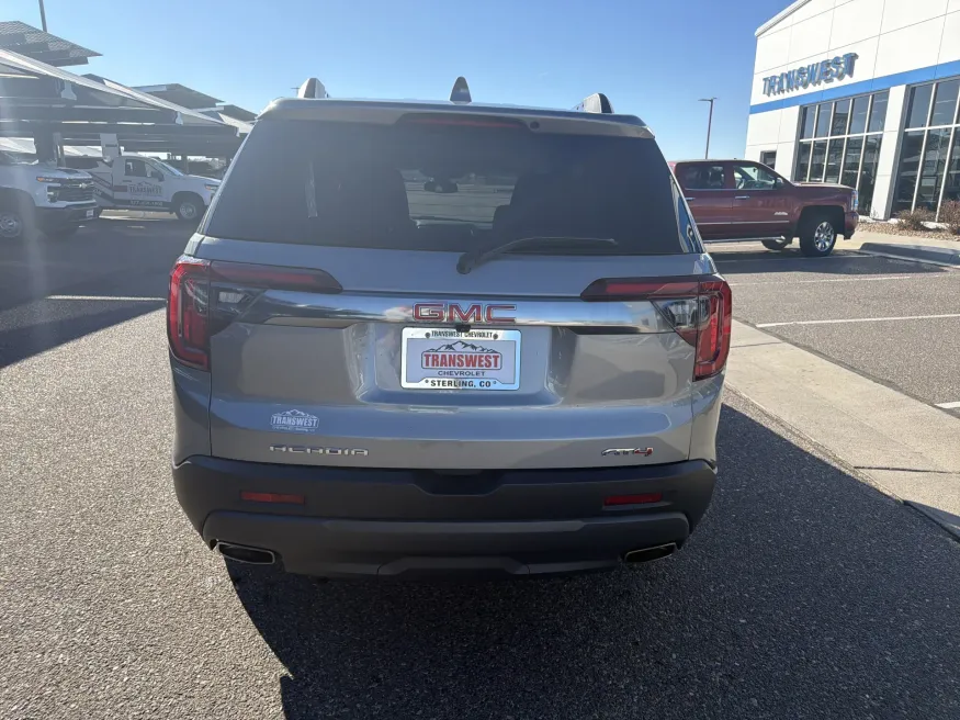 2023 GMC Acadia AT4 | Photo 3 of 24