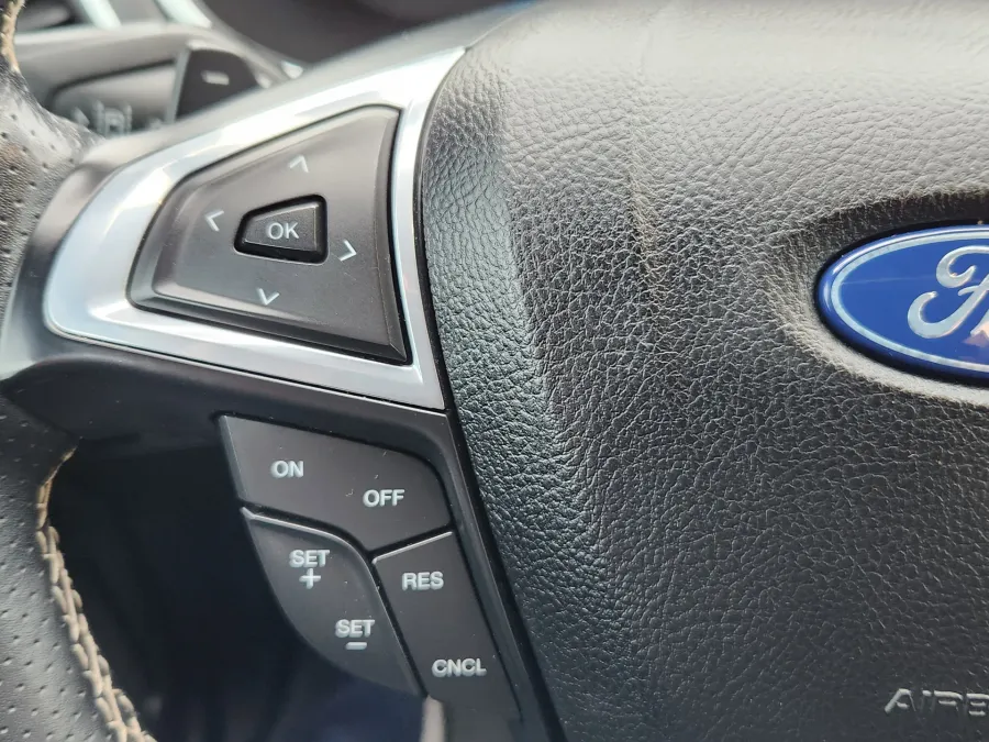 2021 Ford Edge ST | Photo 17 of 27