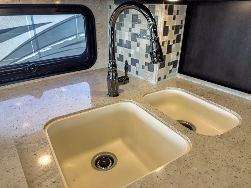 2020 Newmar Dutch Star 3709 | Photo 13 of 27