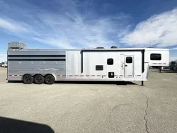 2025 Logan Coach Stock Combo LQ | Thumbnail Photo 2 of 5