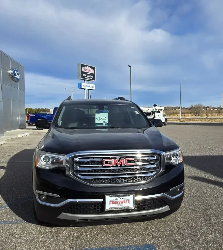 2019 GMC Acadia | Photo 2 of 31