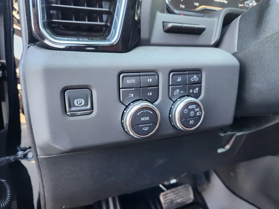 2025 GMC Sierra 2500HD Denali Ultimate | Photo 6 of 30