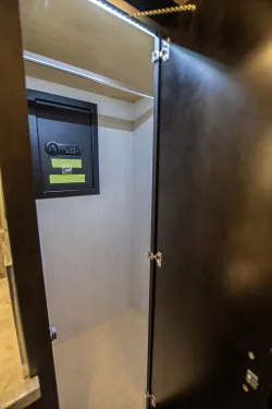 2026 Newmar Mountain Aire 4118 | Thumbnail Photo 33 of 45