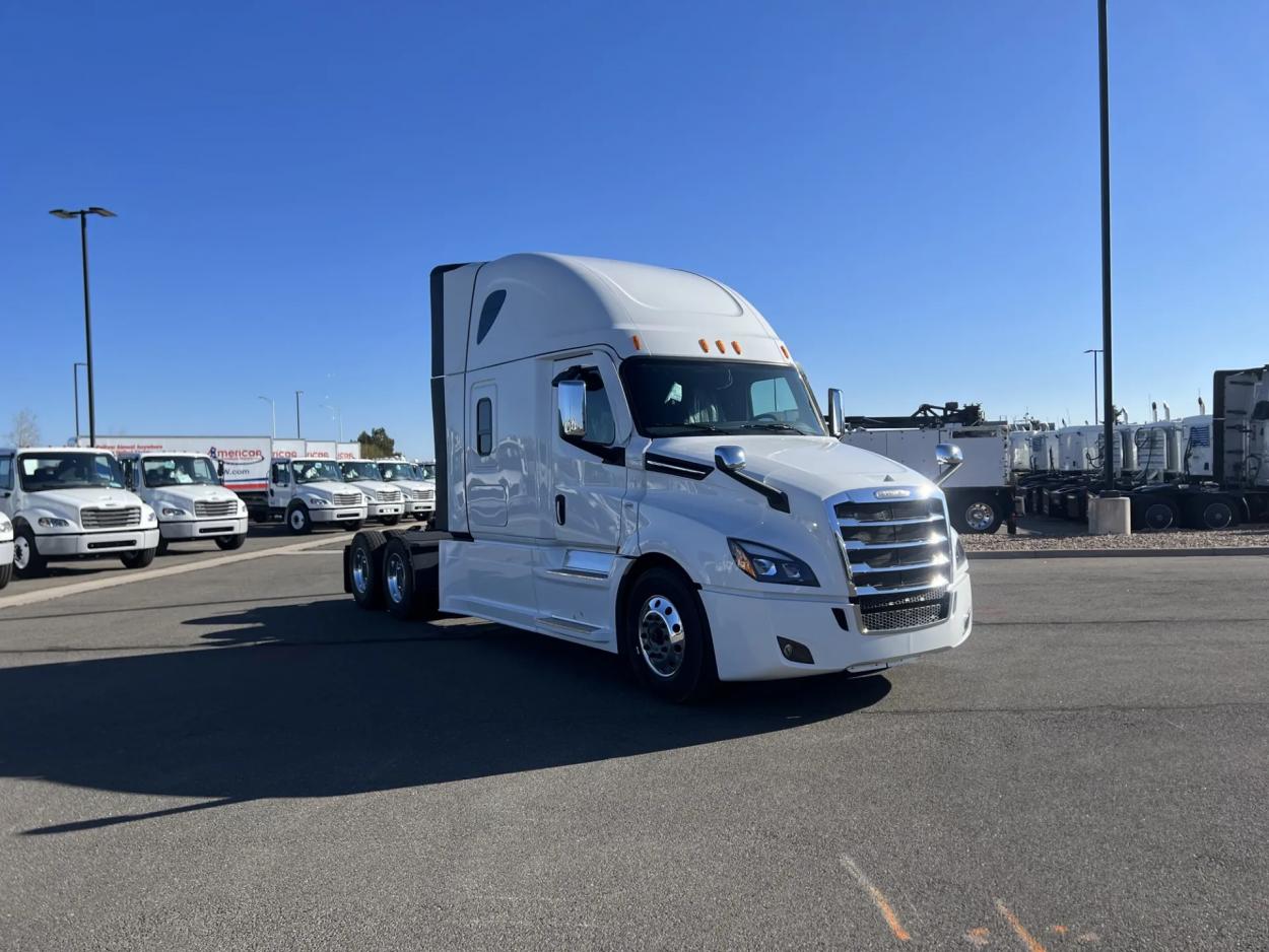 2025 Freightliner Cascadia 126 | Photo 2 of 18