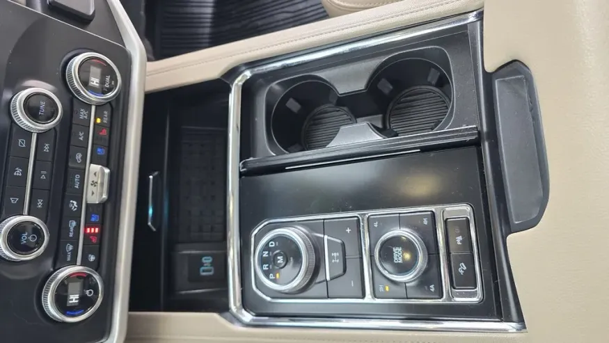 2022 Ford Expedition Max | Photo 25 of 35