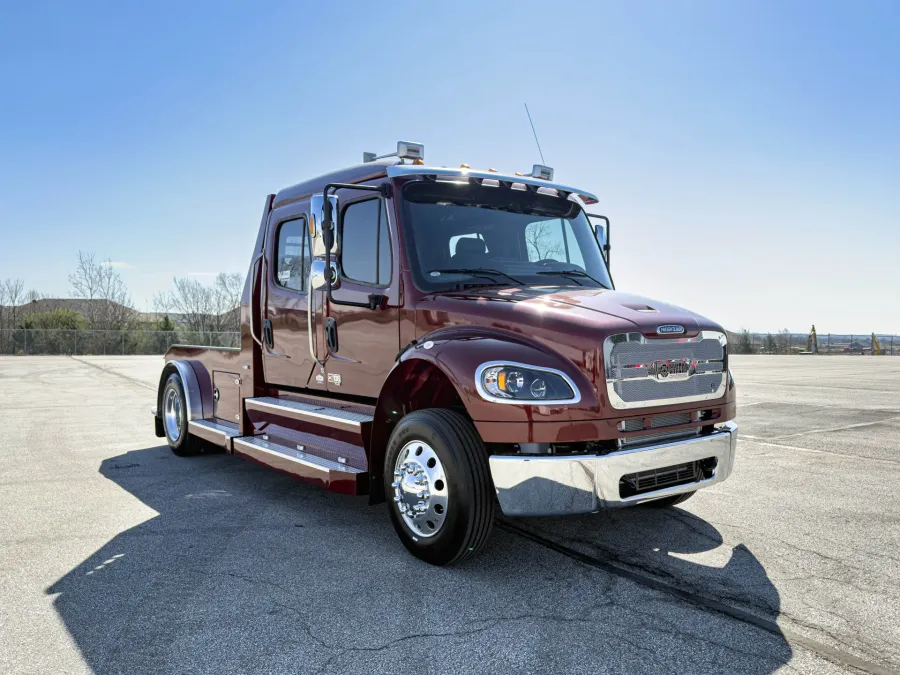 2024 Freightliner M2 106 Laredo | Photo 8 of 25