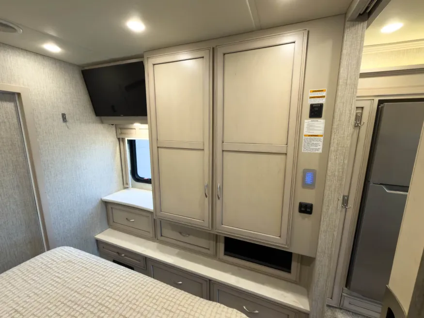 2022 Newmar Canyon Star 3927 | Photo 25 of 28