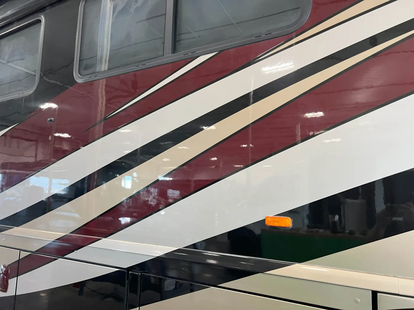 2012 Itasca Ellipse 42QD | Photo 3 of 17