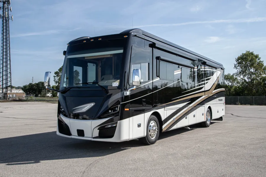 2023 Tiffin Phaeton 37BH | Photo 6 of 28