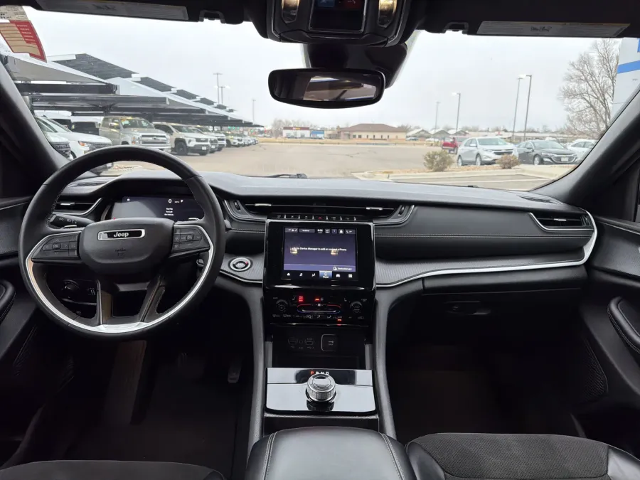 2024 Jeep Grand Cherokee Altitude | Photo 11 of 20