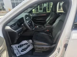 2025 Jeep Grand Cherokee Altitude | Thumbnail Photo 9 of 31