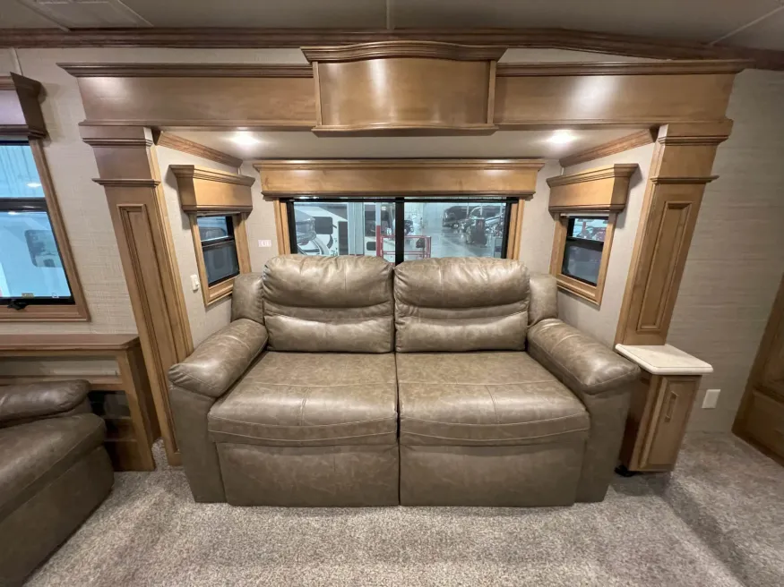 2019 DRV Mobile Suites 44 Nashville | Photo 11 of 26