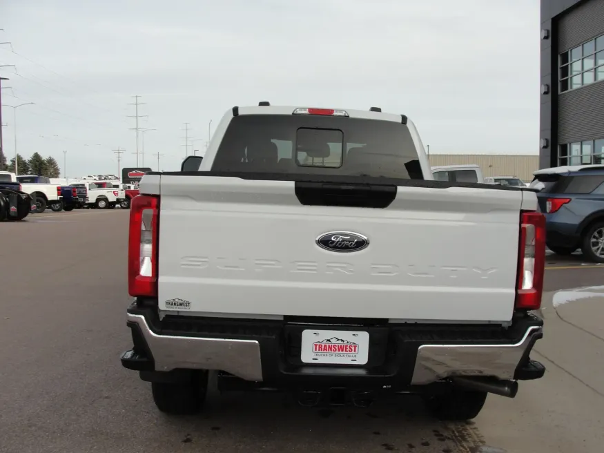 2026 Ford F-350 | Photo 3 of 15