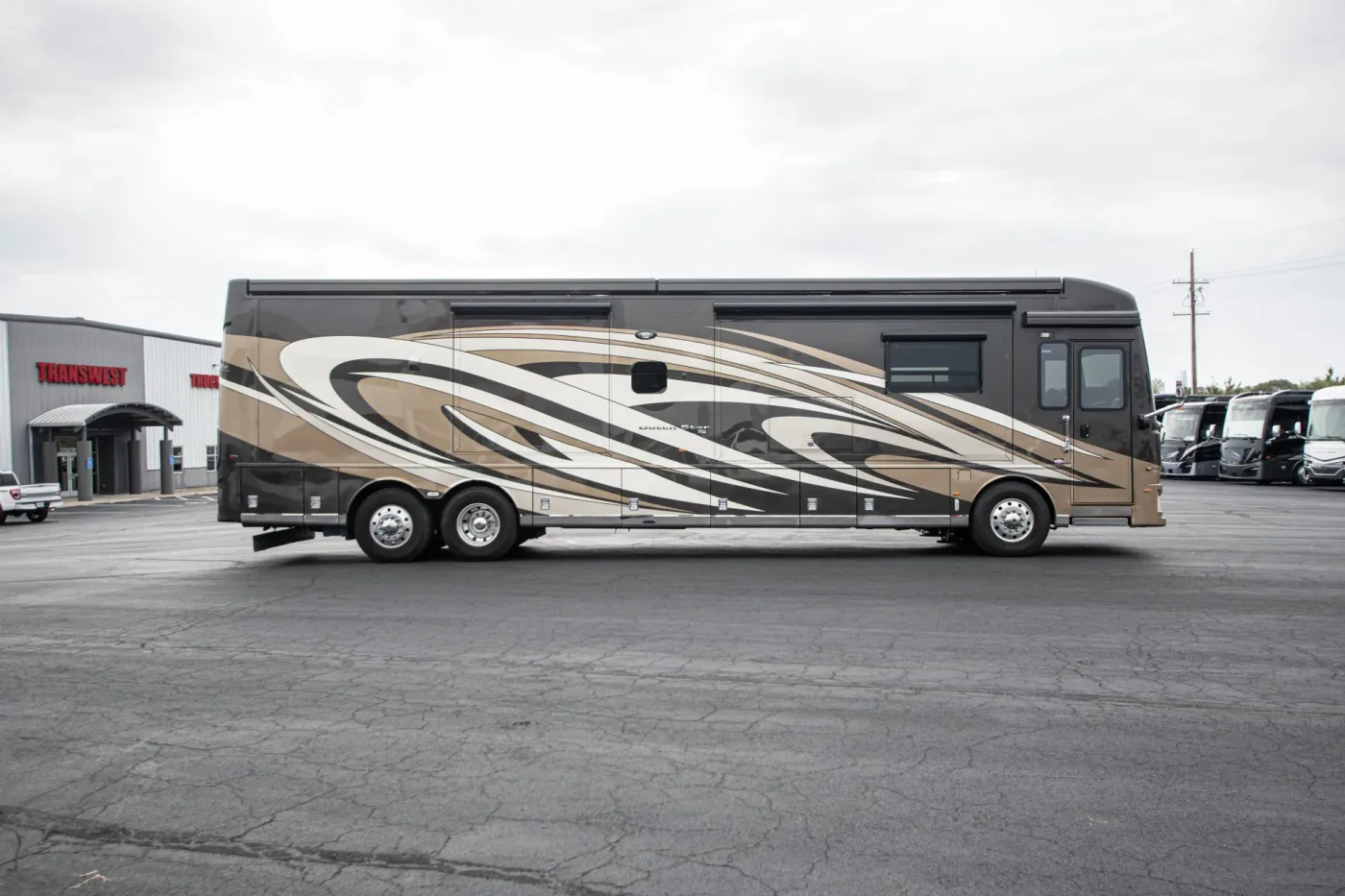 2019 Newmar Dutch Star 4369 | Photo 3 of 31