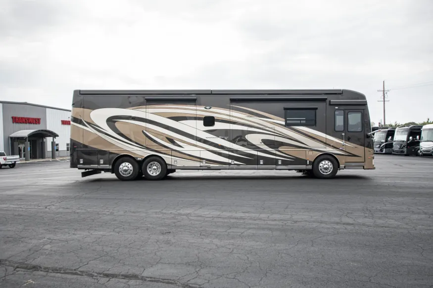 2019 Newmar Dutch Star 4369 | Photo 3 of 31