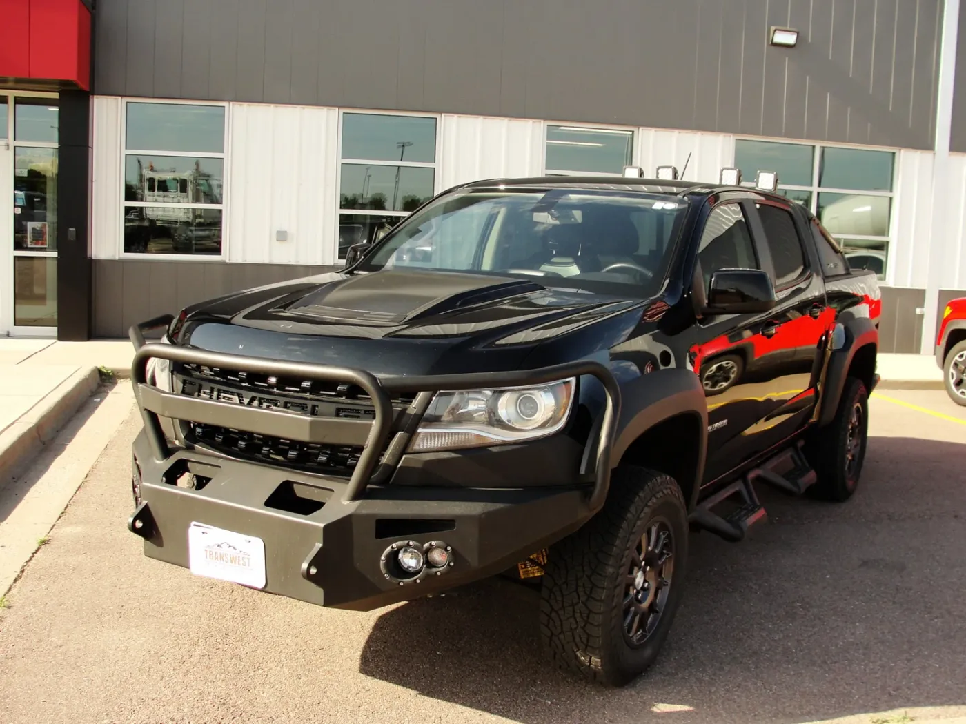 2020 Chevrolet Colorado | Photo 2 of 12