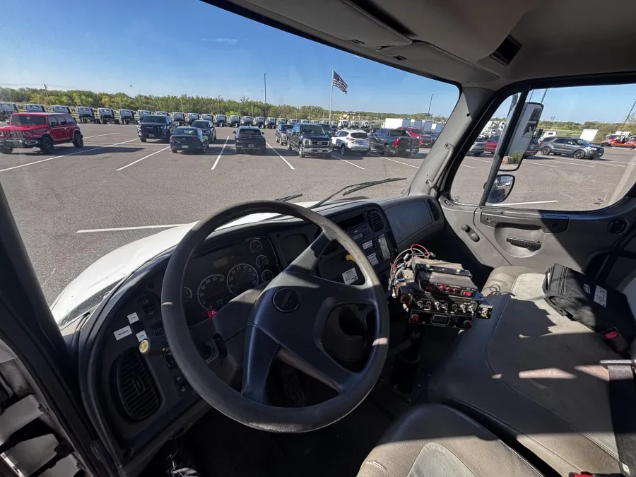 2004 Freightliner M2 106 | Photo 9 of 21