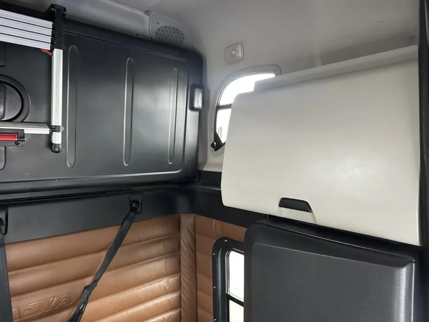 2023 Freightliner Cascadia | Photo 16 of 24