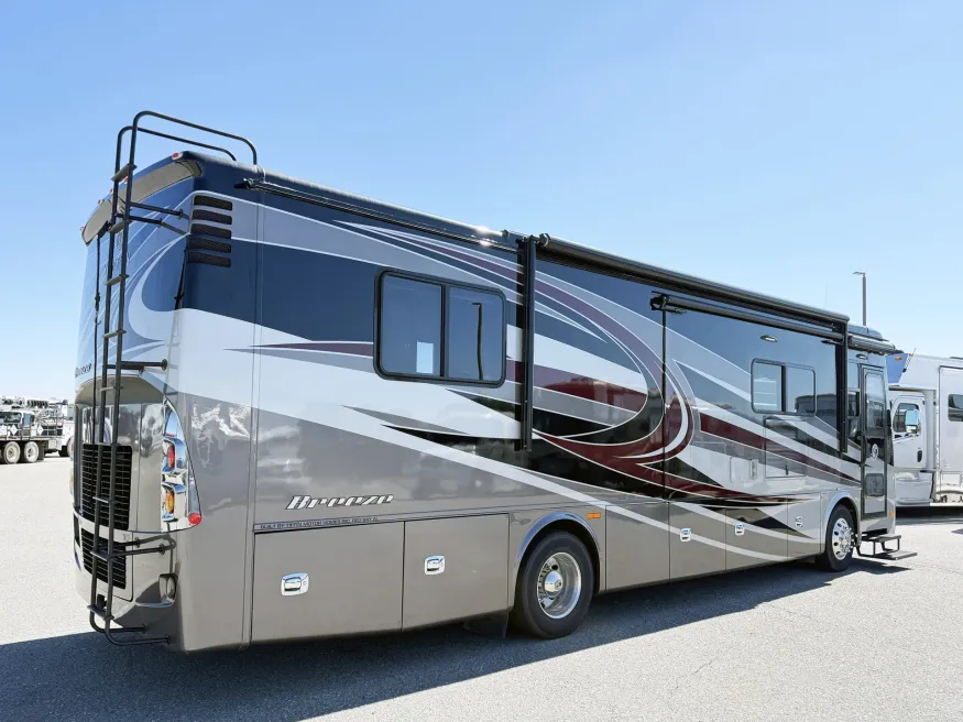2017 Tiffin Allegro Breeze 32BR | Photo 16 of 27