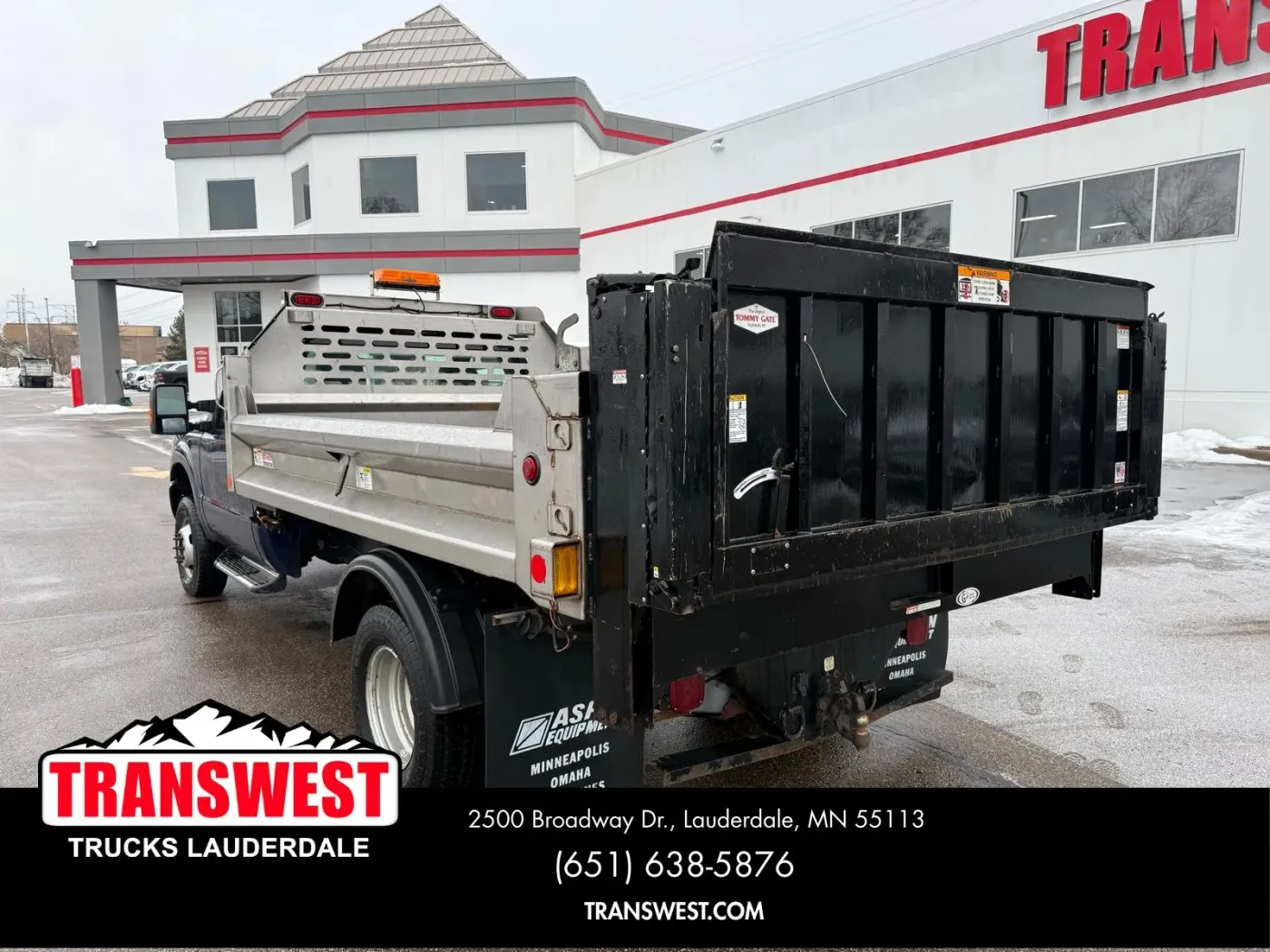 2011 Ford Super Duty F-350 XL | Photo 2 of 20