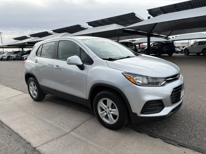 2020 Chevrolet Trax LS | Photo 6 of 19