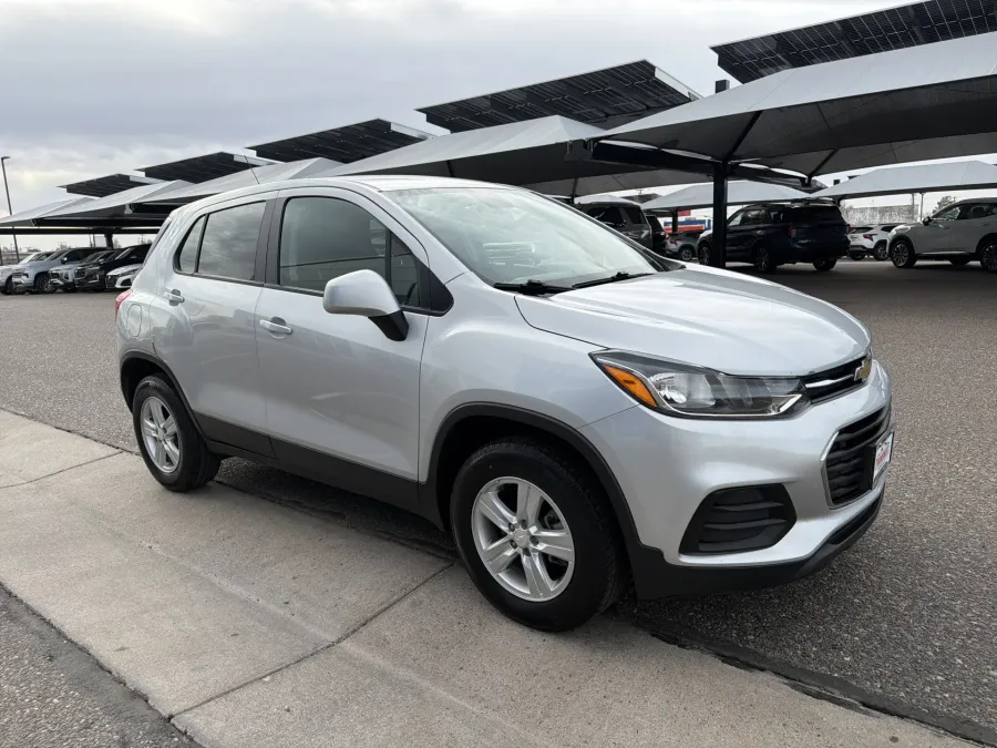 2020 Chevrolet Trax LS | Photo 6 of 19