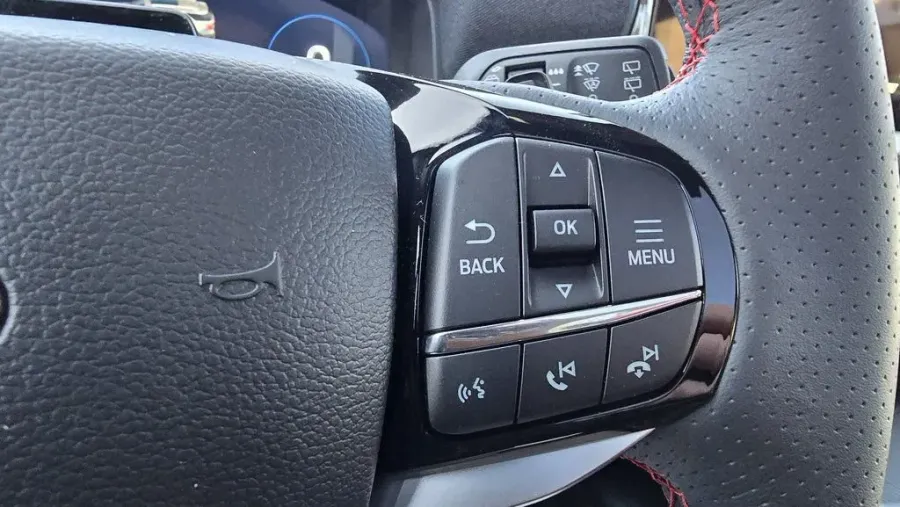 2026 Ford Explorer | Photo 19 of 34