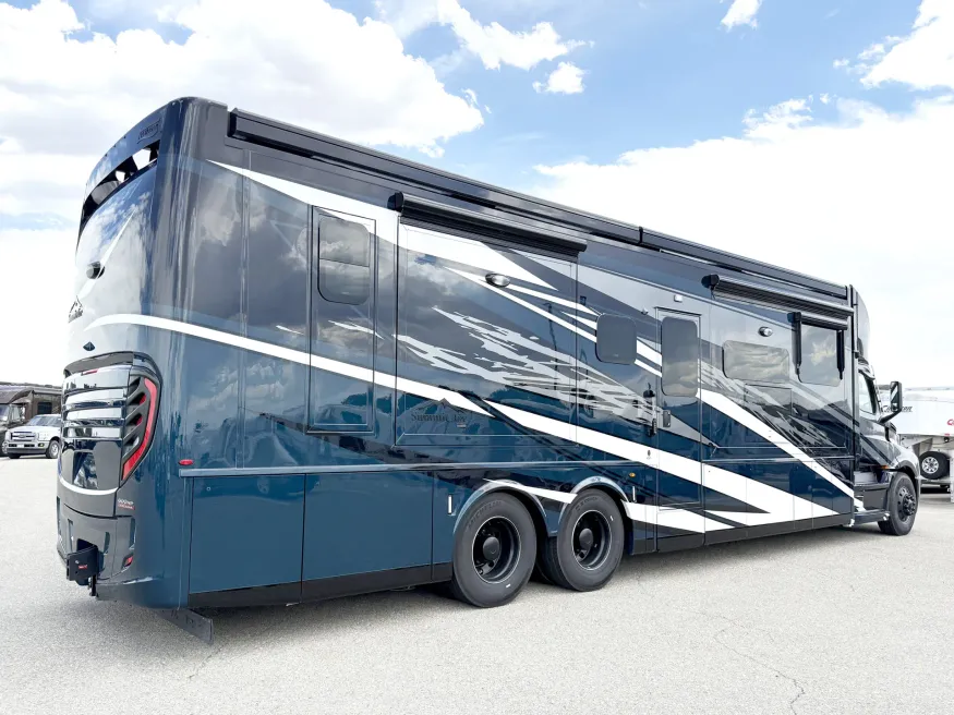 2026 Newmar Summit Aire 4505 | Photo 21 of 32