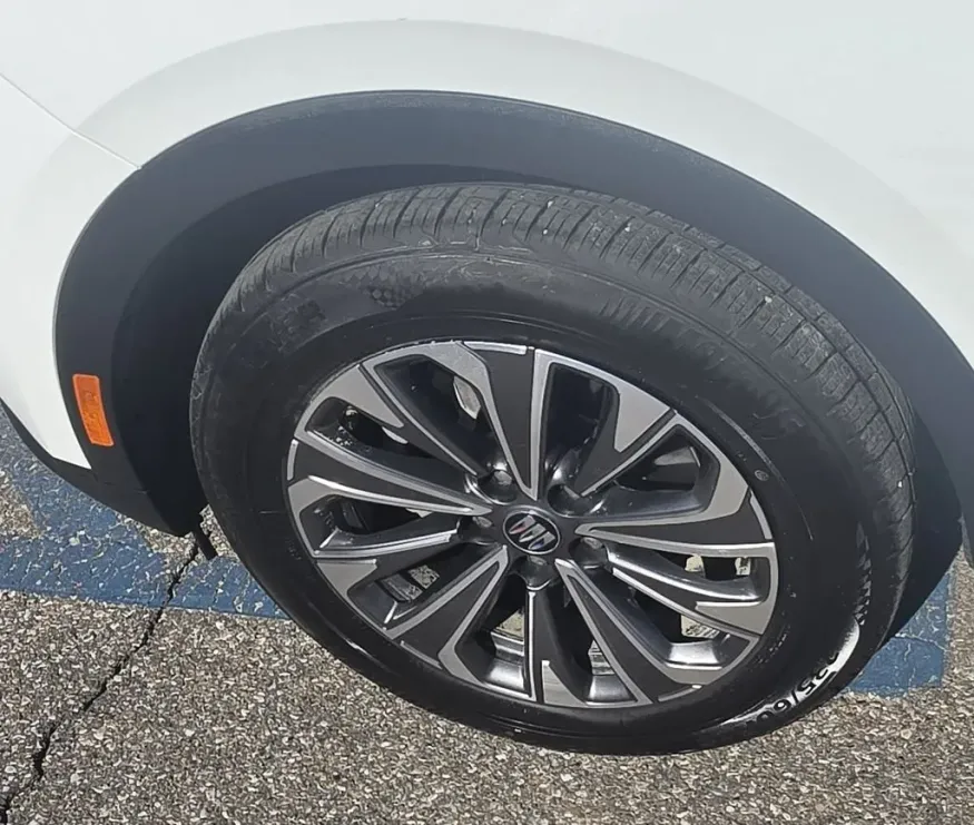 2024 Buick Envision | Photo 9 of 27
