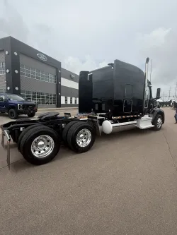 2019 Peterbilt 579 | Thumbnail Photo 4 of 17