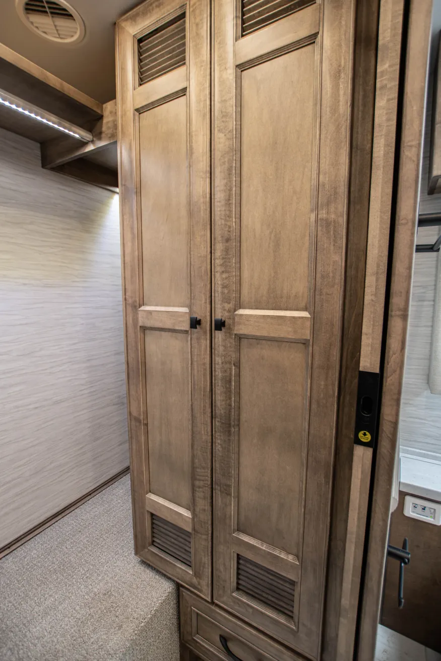 2026 Tiffin Phaeton 44OH | Photo 30 of 31