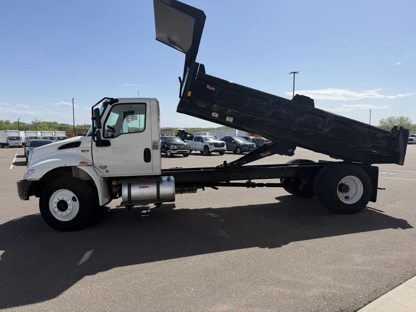2020 International MV607 | Photo 3 of 10