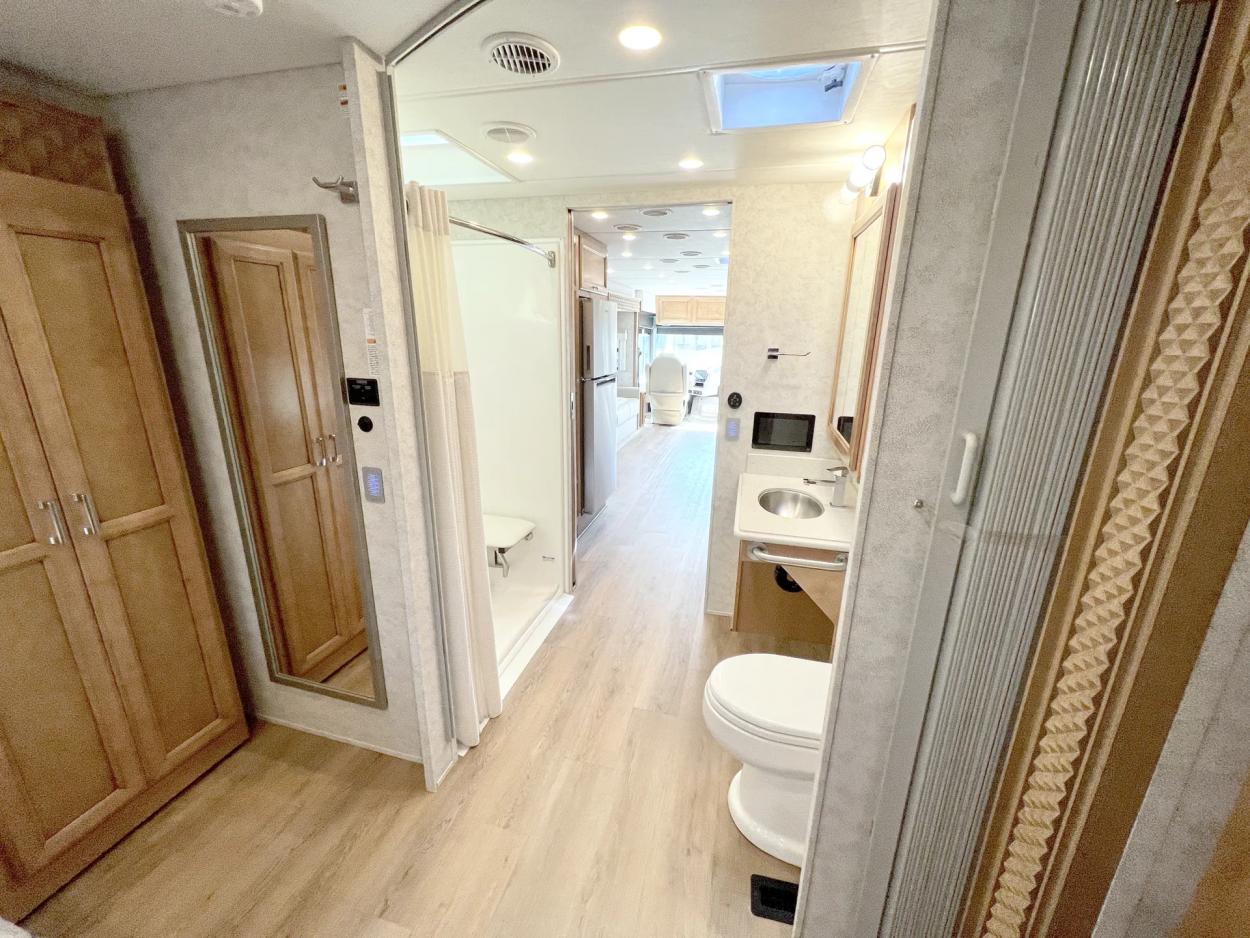 2023 Newmar Bay Star 3811 | Photo 20 of 38