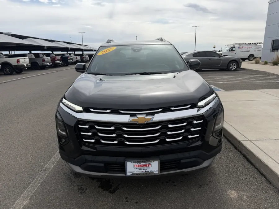 2025 Chevrolet Equinox AWD LT | Photo 2 of 18