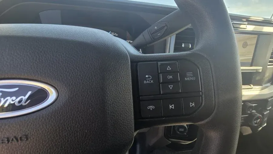 2025 Ford Super Duty F-600 | Photo 17 of 26