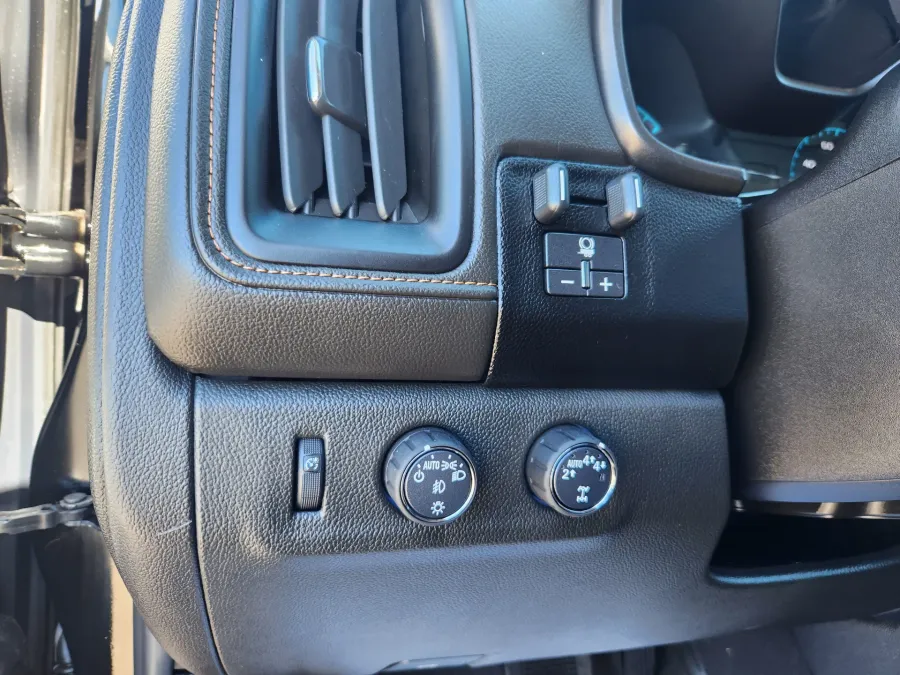 2022 GMC Canyon 4WD AT4 w/Leather | Photo 6 of 31