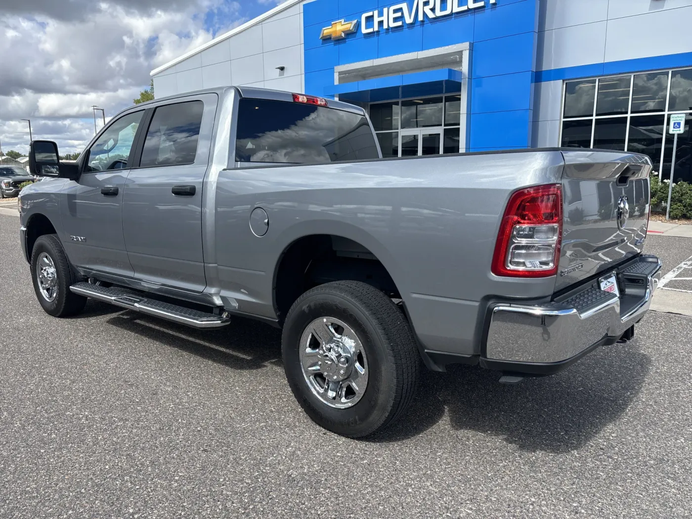 2024 RAM 2500 Big Horn | Photo 2 of 18