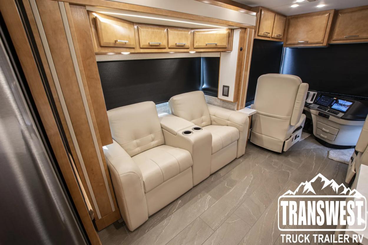 2023 Newmar New Aire 3547 | Photo 11 of 42