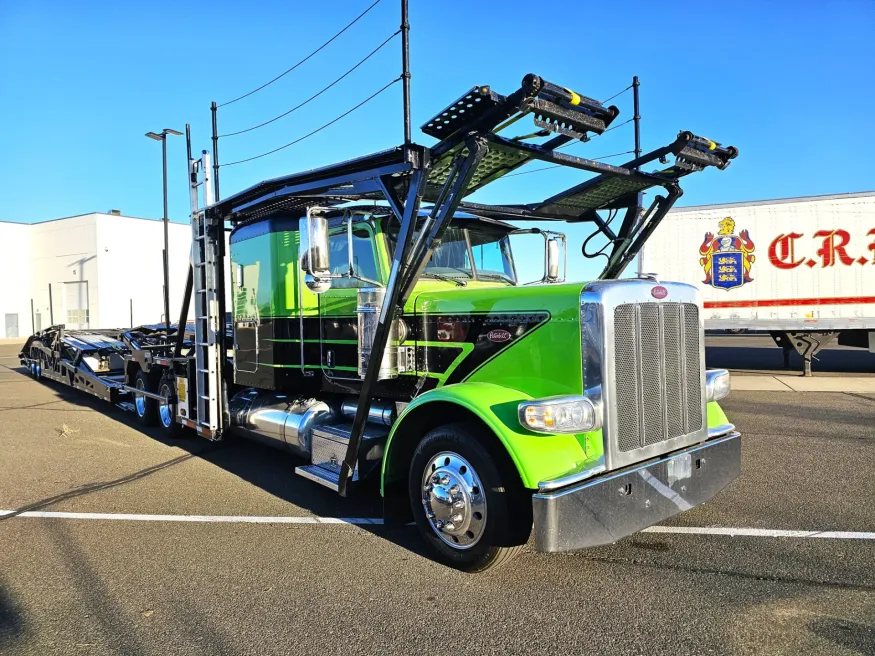 2022 Peterbilt 389 | Photo 3 of 40