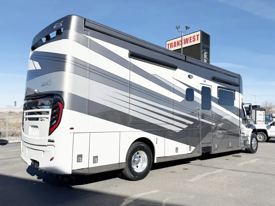 2026 Newmar Super Star 3731 | Photo 15 of 31