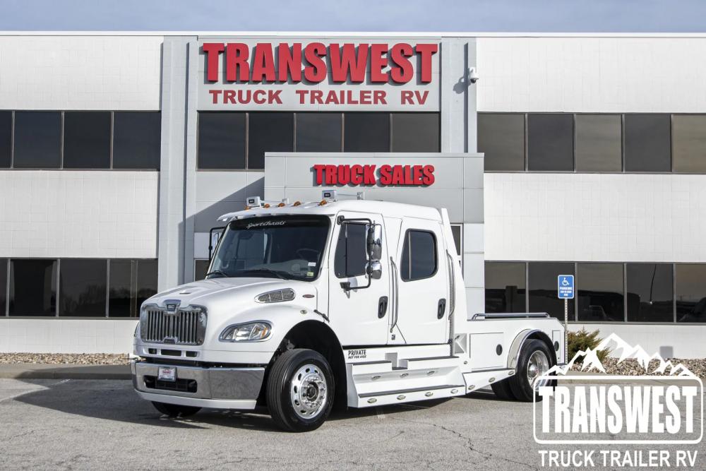 2013 Freightliner M2 106 | Photo 1 of 26