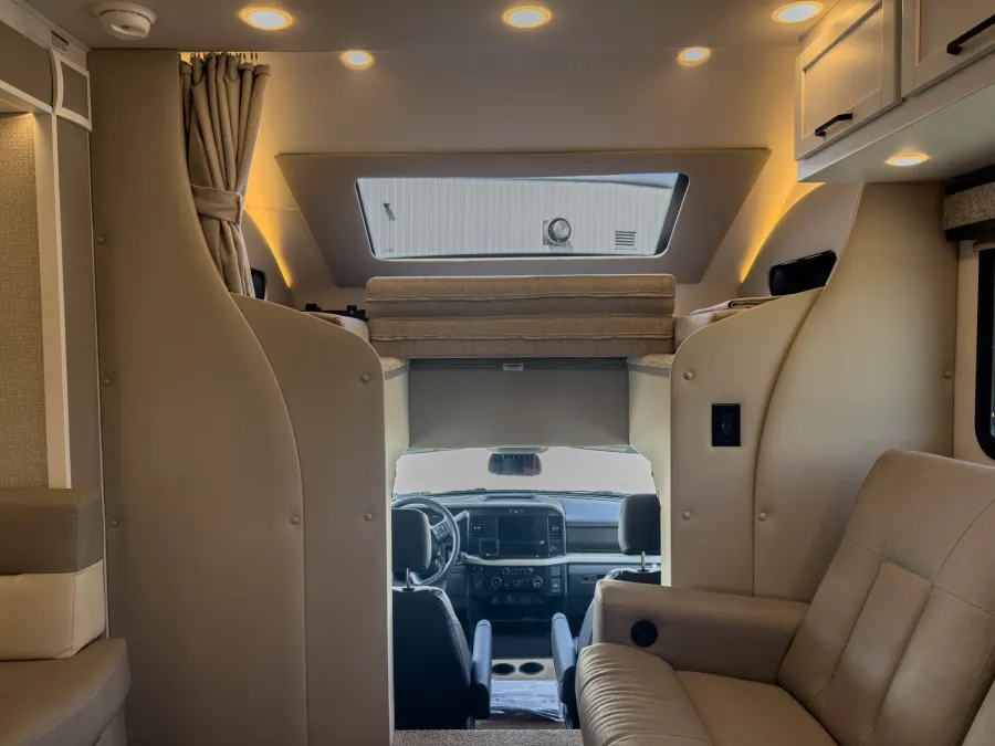 2026 Renegade Veracruz 32VDS | Photo 8 of 34