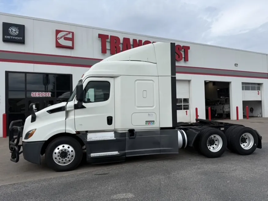 2019 Freightliner Cascadia | Photo 2 of 20