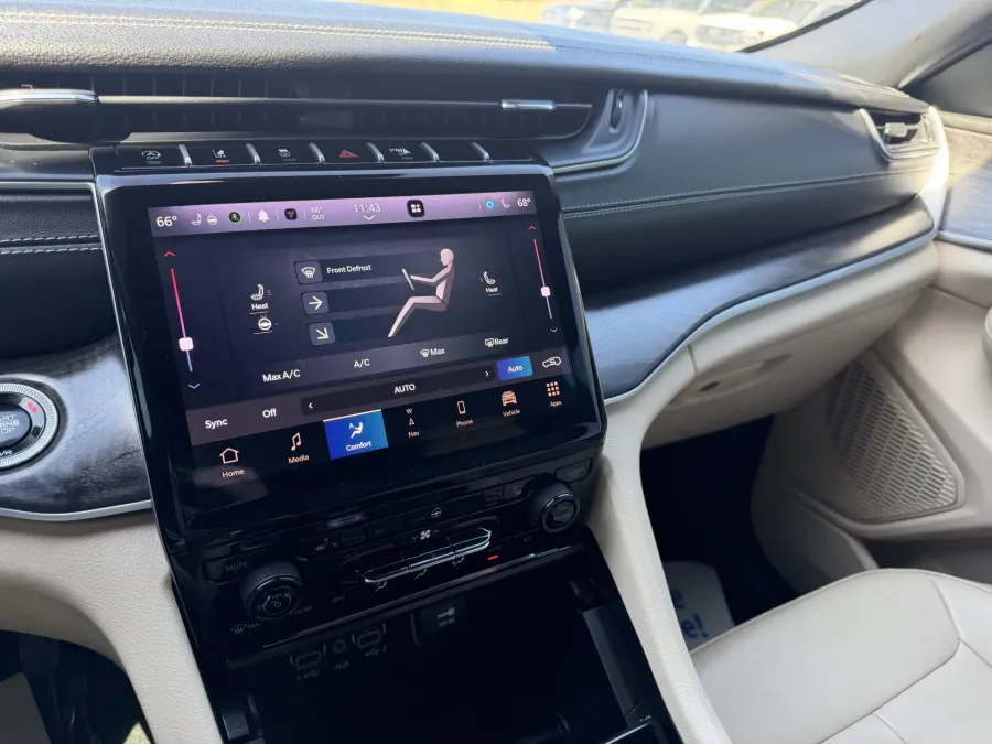 2024 Jeep Grand Cherokee Limited | Photo 14 of 16