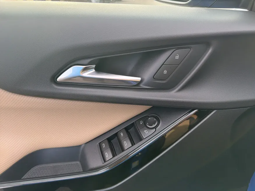 2026 Chevrolet Equinox FWD Activ | Photo 12 of 20