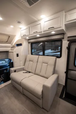 2026 Renegade Veracruz 32VDS | Thumbnail Photo 11 of 16