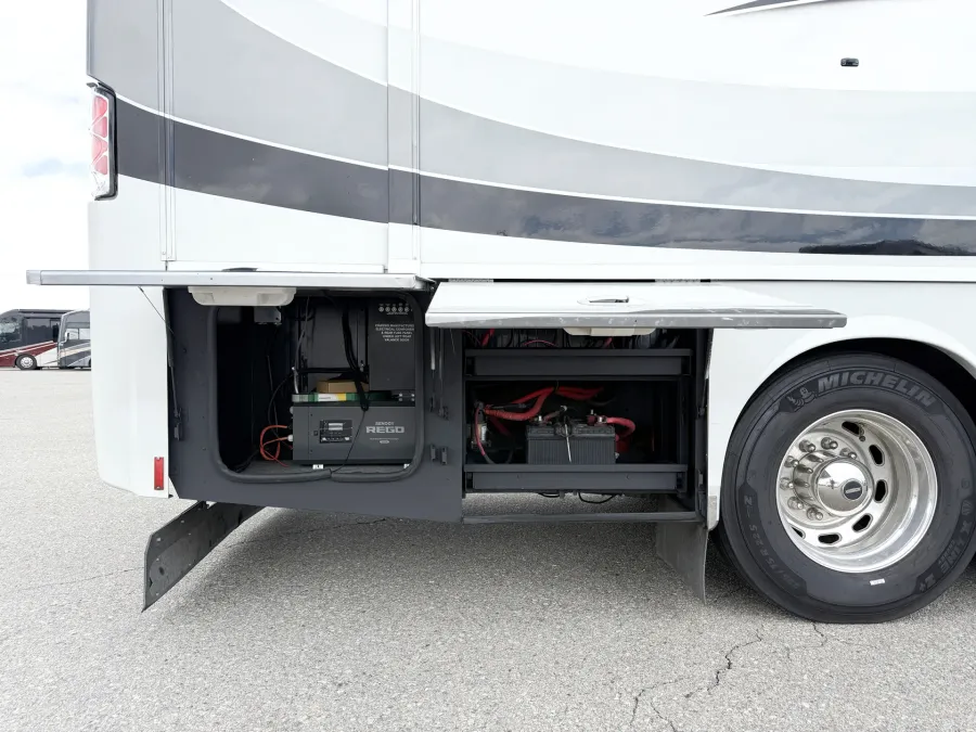 2010 Itasca Ellipse 42AD | Photo 25 of 29